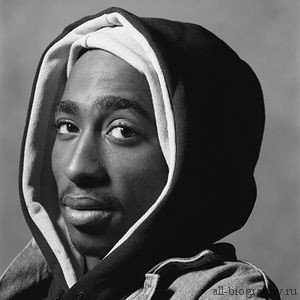 Тупак Шакур (Tupac Shakur) коротка біографія співака