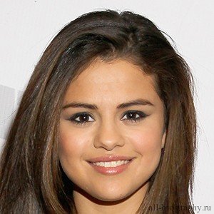 Селена Гомес (Selena Gomez) коротка біографія актриси