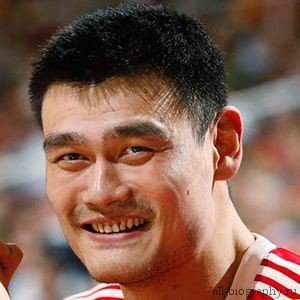 Яо Мін (Yao Ming) коротка біографія баскетболіста