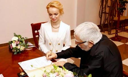 Армен Джигарханян і його молода дружина фото