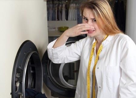 Як позбавитися від запаху в пральній машині автомат?