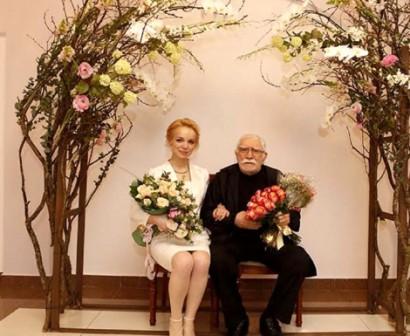 Армен Джигарханян і його молода дружина фото