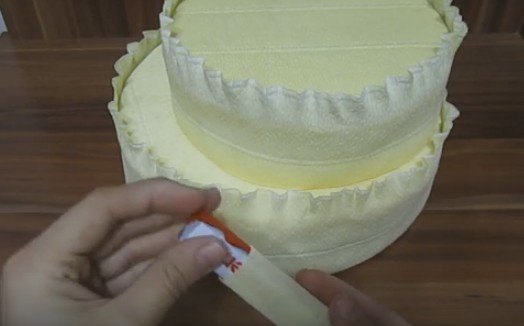Як зробити торт з цукерок своїми руками для початківців: крок за Кроком