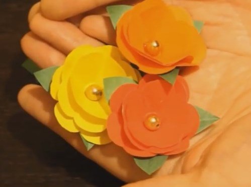Як зробити квіти з паперу своїми руками: фото для початківців поетапно